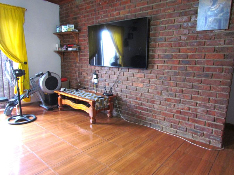 House For Sale in Uitenhage Central - Photo 5