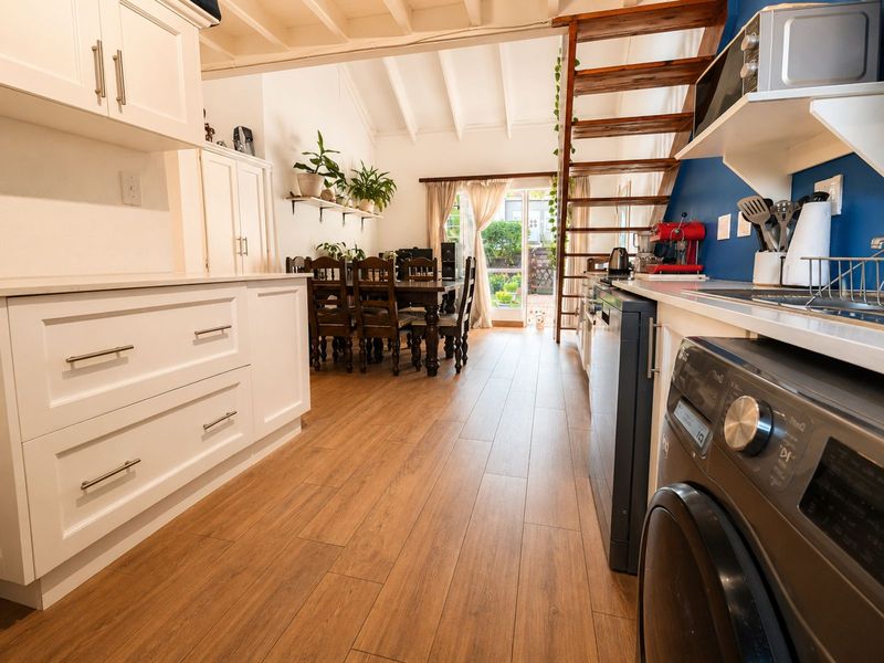Townhouse For Sale in Douglasdale - Photo 9