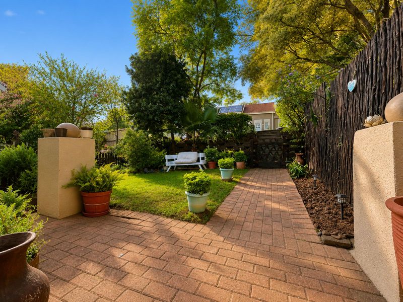 Townhouse For Sale in Douglasdale - Photo 2