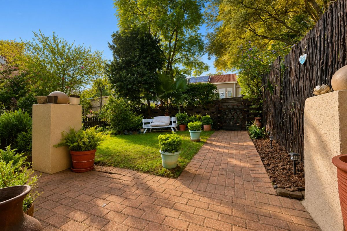 Townhouse For Sale in Douglasdale - Photo 2
