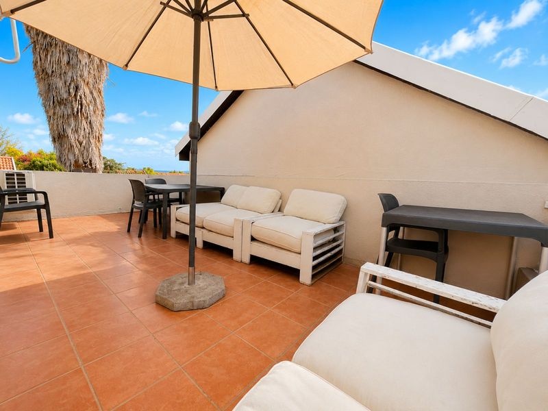 Townhouse For Sale in Douglasdale - Photo 5