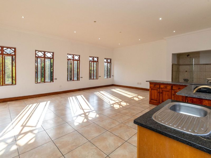 Apartment To Rent in North Riding - Photo 1