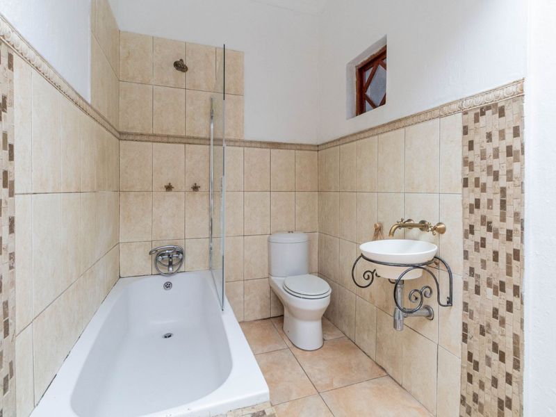 Apartment To Rent in North Riding - Photo 4