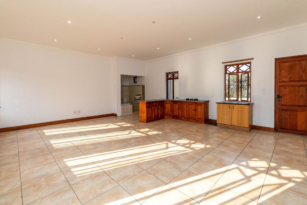 Apartment To Rent in North Riding - Photo 3