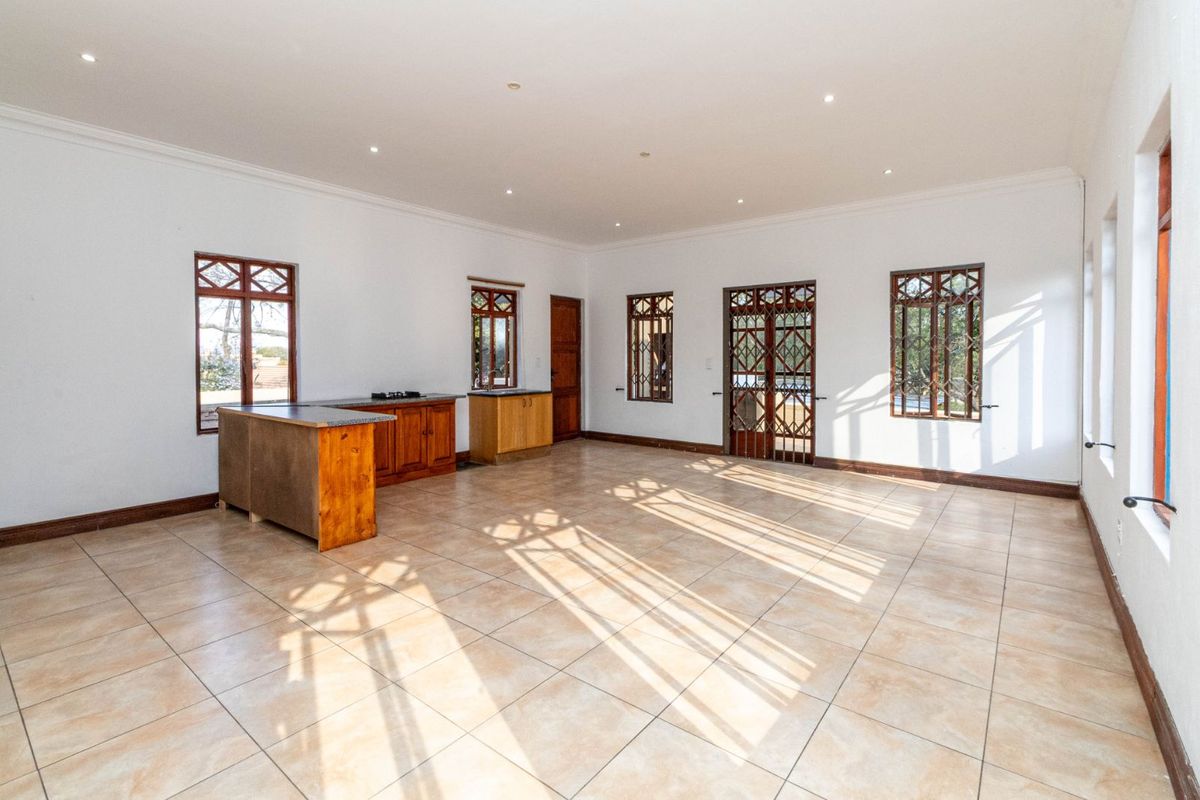 Apartment To Rent in North Riding - Photo 2