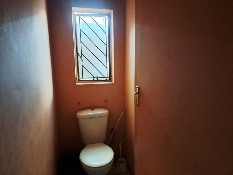 House For Sale in East Lynne - Photo 7