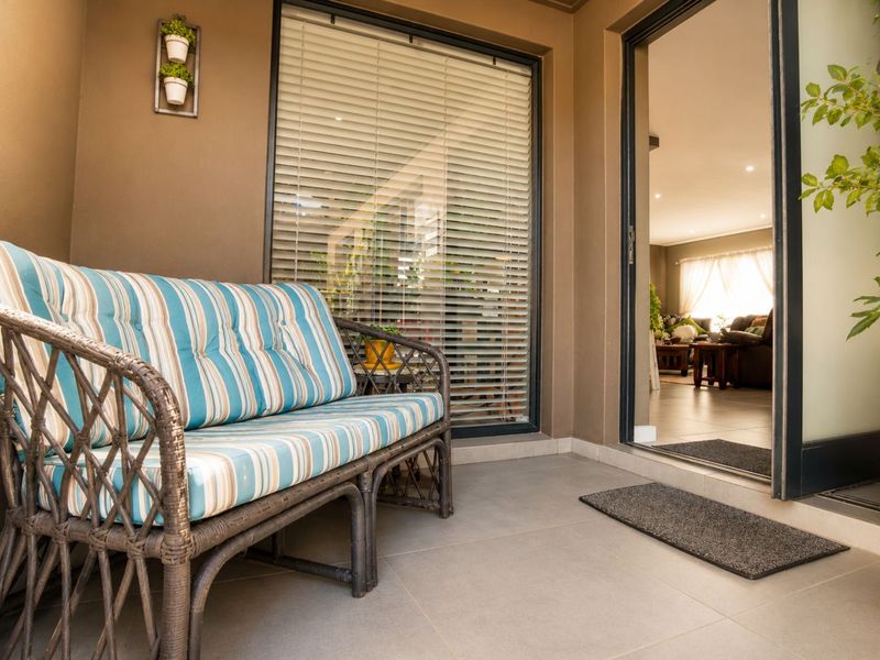 House For Sale in Hartland Lifestyle Estate - Photo 4