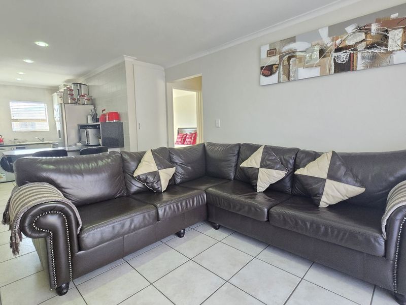 Apartment For Sale in Fairview Golf Estate - Photo 2