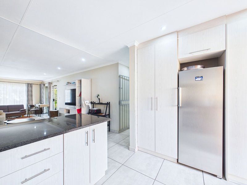 Townhouse For Sale in Radiokop - Photo 10