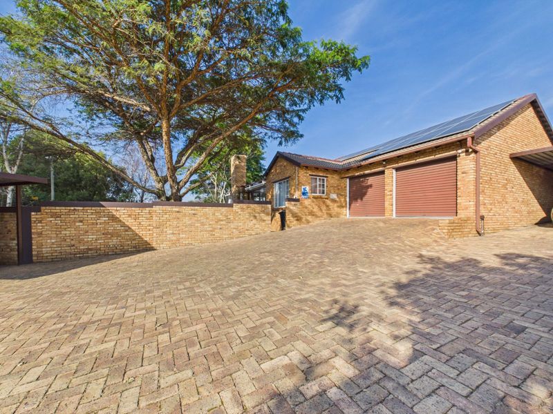Townhouse For Sale in Radiokop - Photo 4