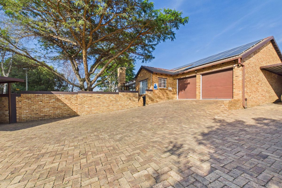 Townhouse For Sale in Radiokop - Photo 4