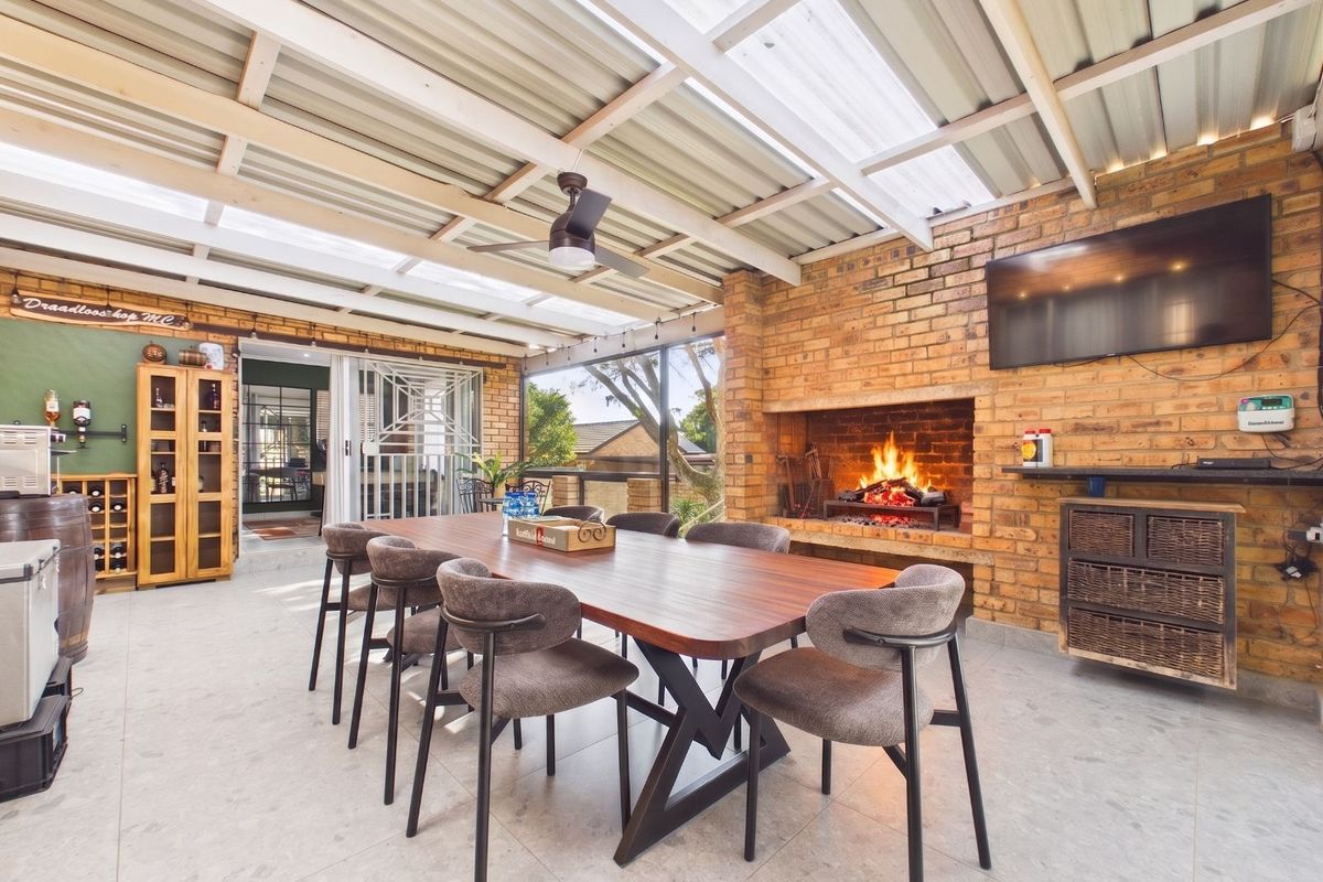Townhouse For Sale in Radiokop - Photo 2