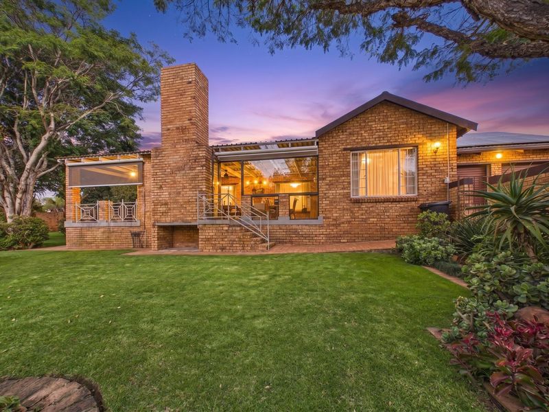 Townhouse For Sale in Radiokop - Photo 1