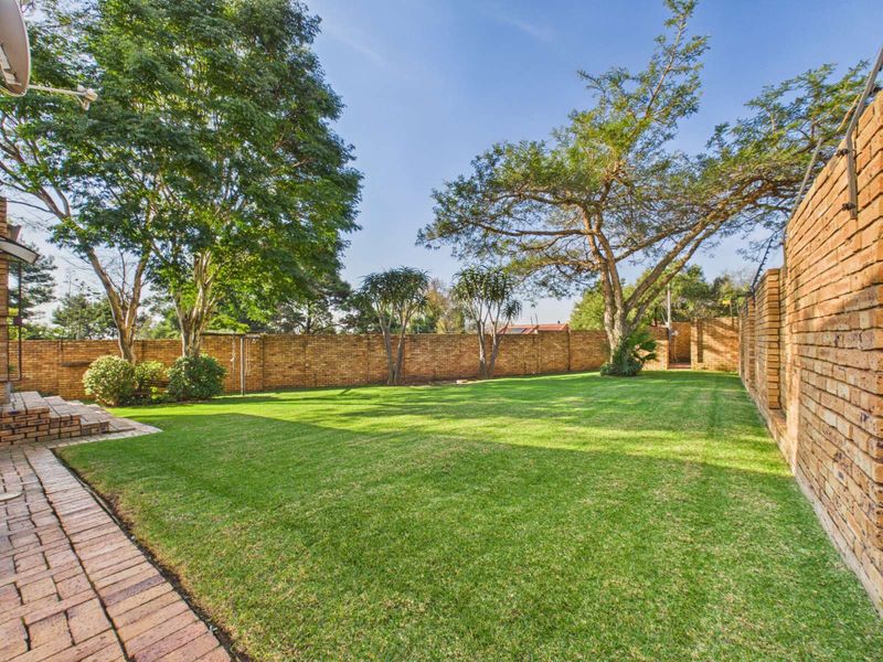 Townhouse For Sale in Radiokop - Photo 5