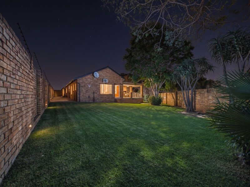 Townhouse For Sale in Radiokop - Photo 3