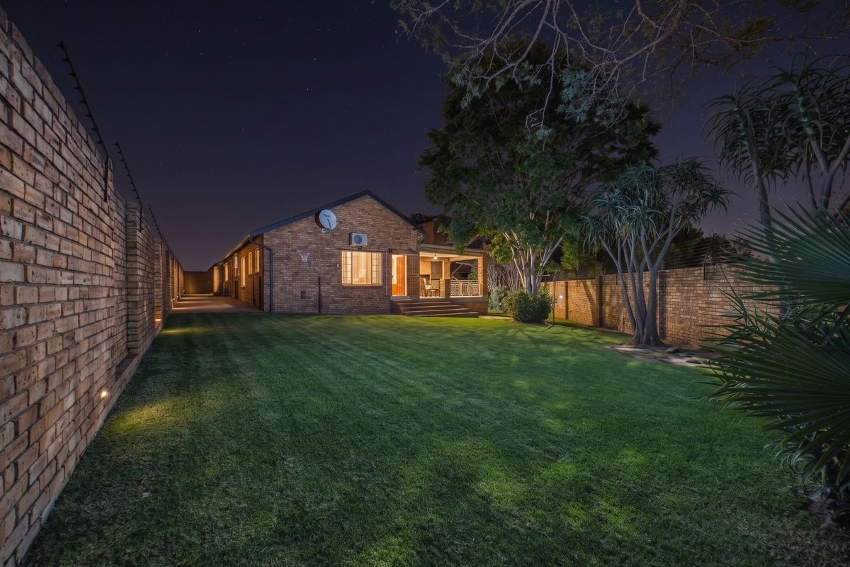 Townhouse For Sale in Radiokop - Photo 3