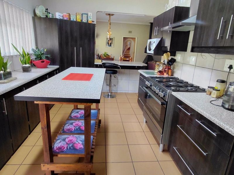 House For Sale in West Bank - Photo 9