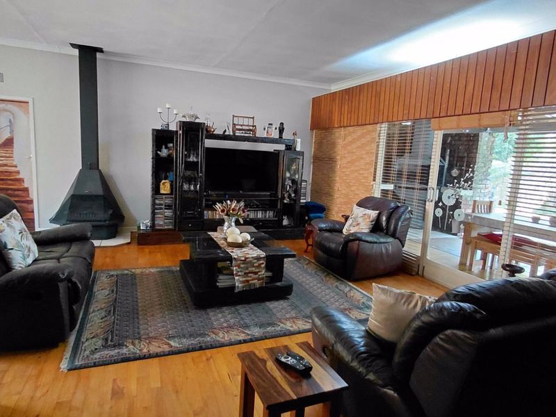 House For Sale in West Bank - Photo 8