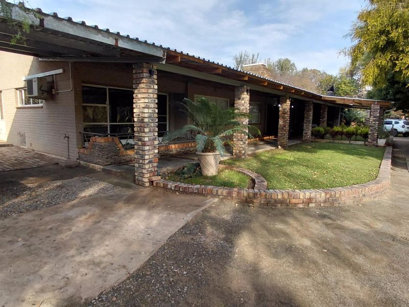 House For Sale in West Bank - Photo 2
