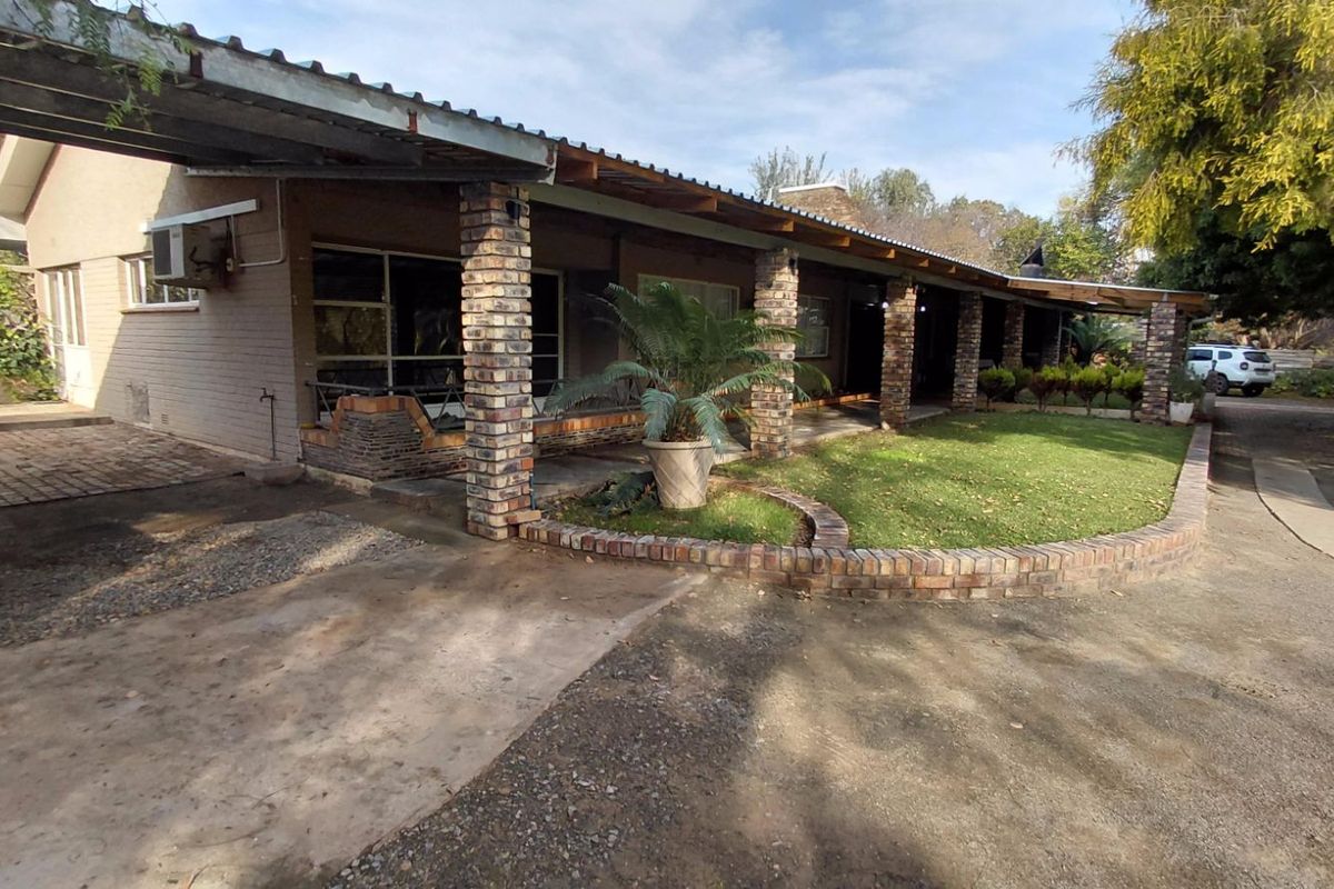 House For Sale in West Bank - Photo 2