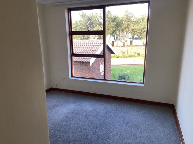 Townhouse For Sale in Kloofendal - Photo 8