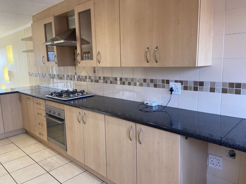Townhouse For Sale in Kloofendal - Photo 6
