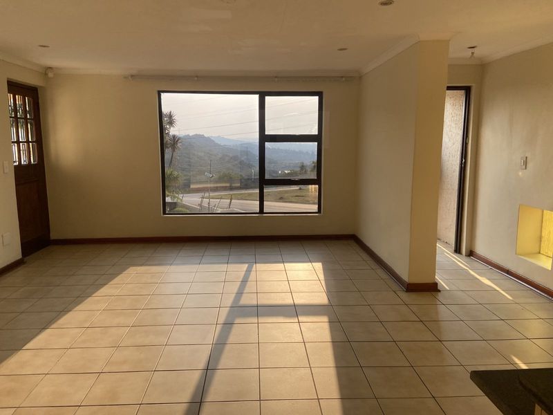 Townhouse For Sale in Kloofendal - Photo 2