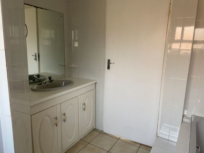 Townhouse For Sale in Kloofendal - Photo 10