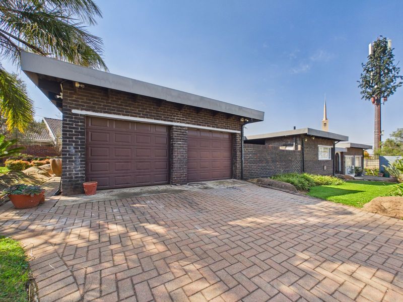 House For Sale in Discovery - Photo 1
