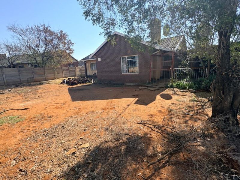 House For Sale in Cassandra - Photo 1