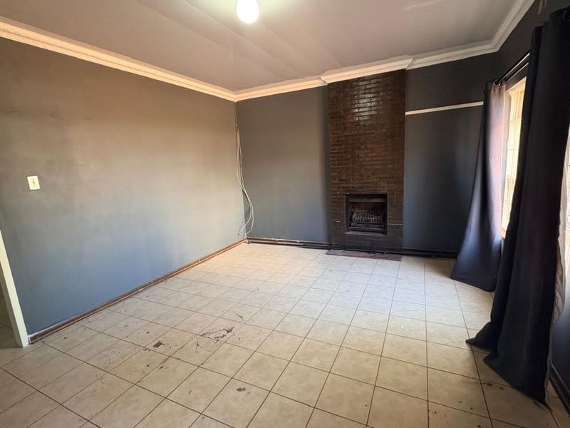 House For Sale in Cassandra - Photo 2