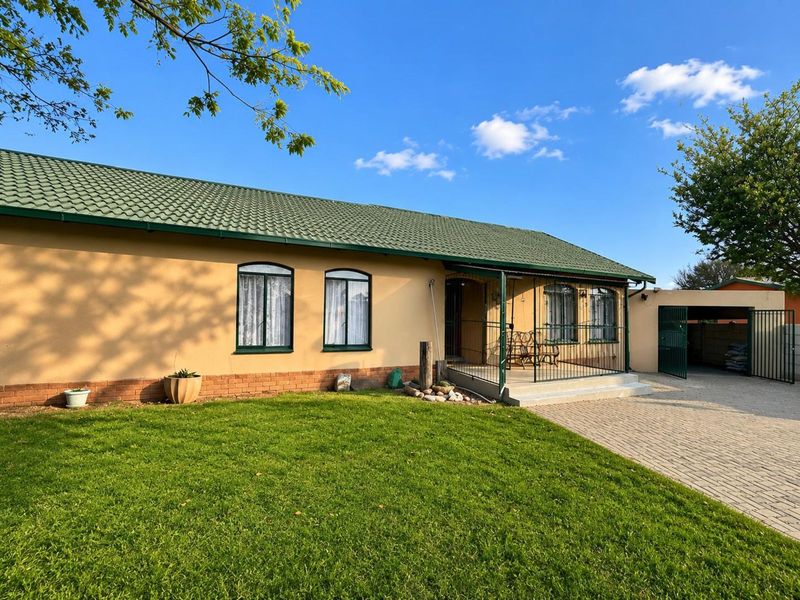 House For Sale in Secunda Central - Photo 2