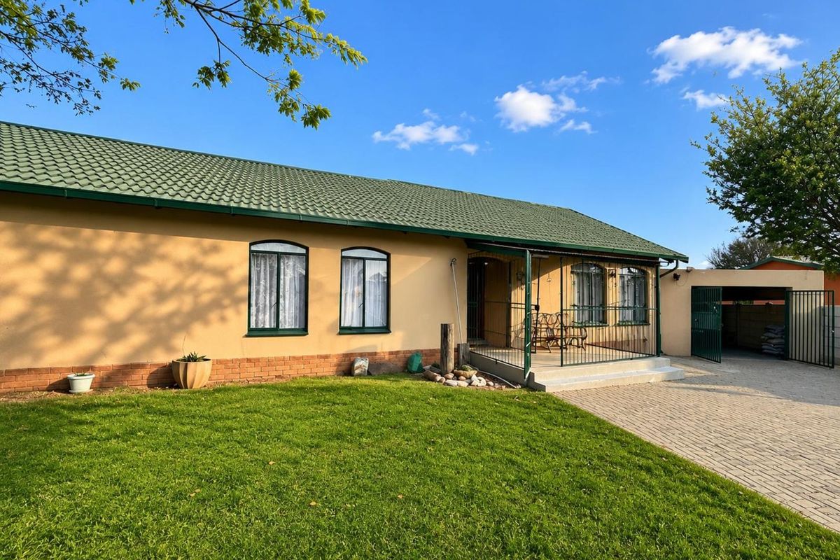 House For Sale in Secunda Central - Photo 2