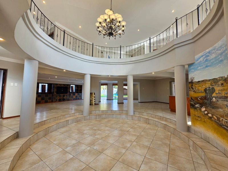 House For Sale in Roylglen Gardens - Photo 2