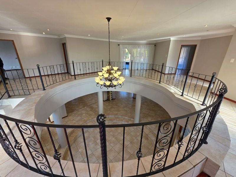 House For Sale in Roylglen Gardens - Photo 3