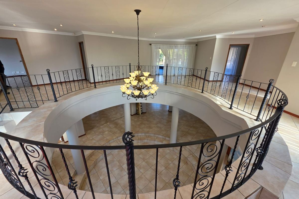 House For Sale in Roylglen Gardens - Photo 3
