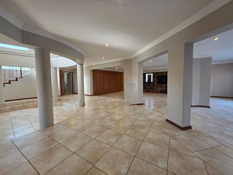 House For Sale in Roylglen Gardens - Photo 10