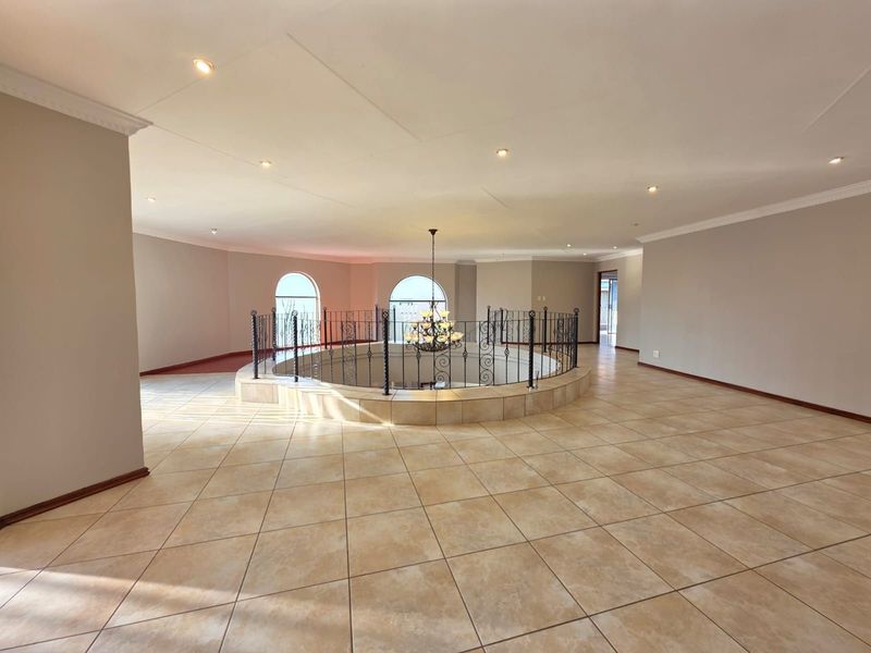 House For Sale in Roylglen Gardens - Photo 5