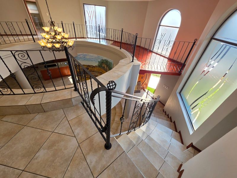 House For Sale in Roylglen Gardens - Photo 4