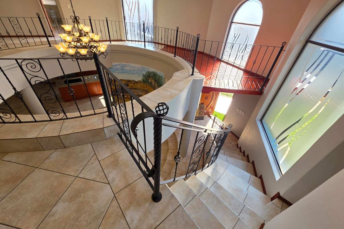 House For Sale in Roylglen Gardens - Photo 4