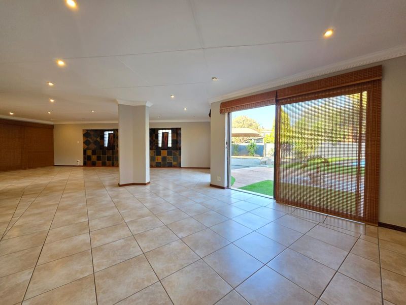 House For Sale in Roylglen Gardens - Photo 9