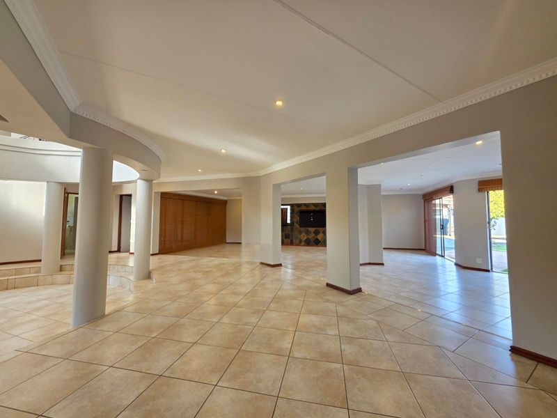 House For Sale in Roylglen Gardens - Photo 8