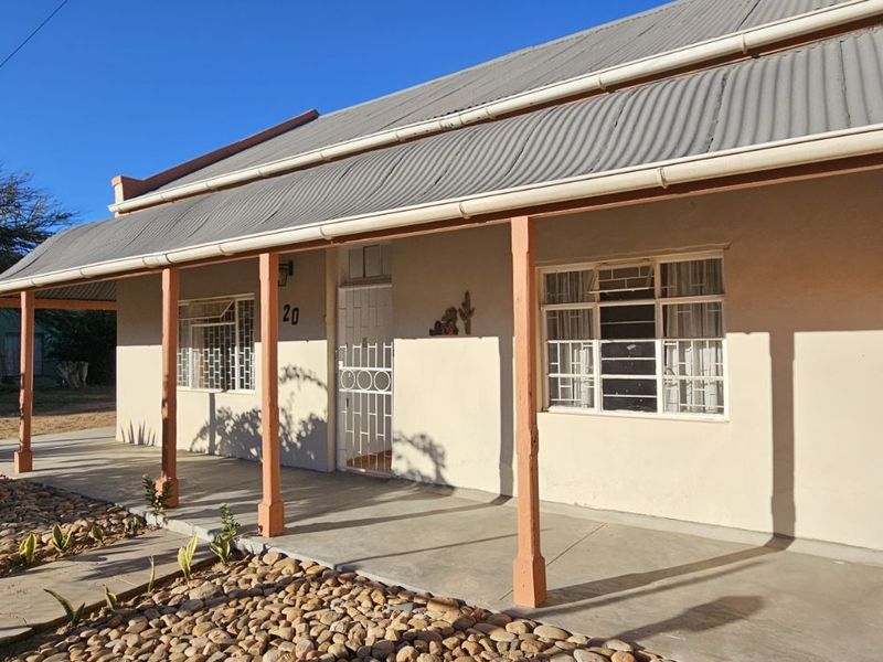 House For Sale in Steytlerville Central - Photo 2