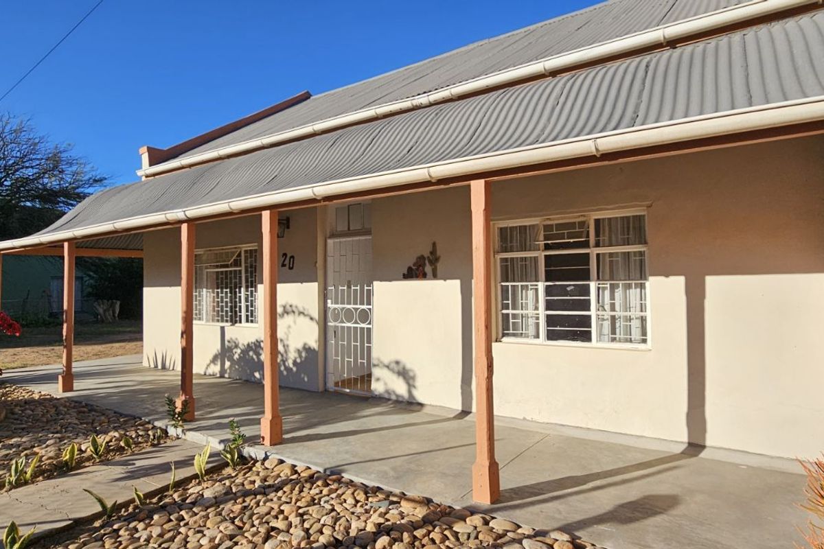 House For Sale in Steytlerville Central - Photo 2