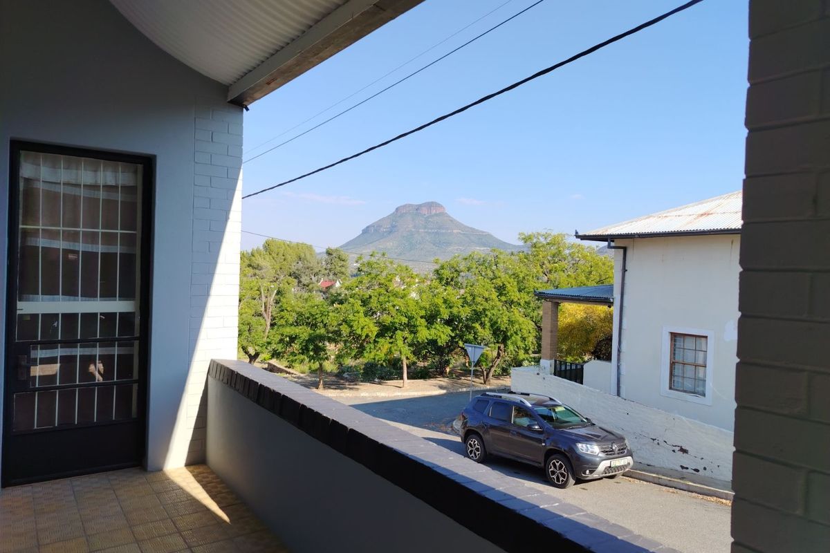 House For Sale in Graaff-Reinet Central - Photo 2