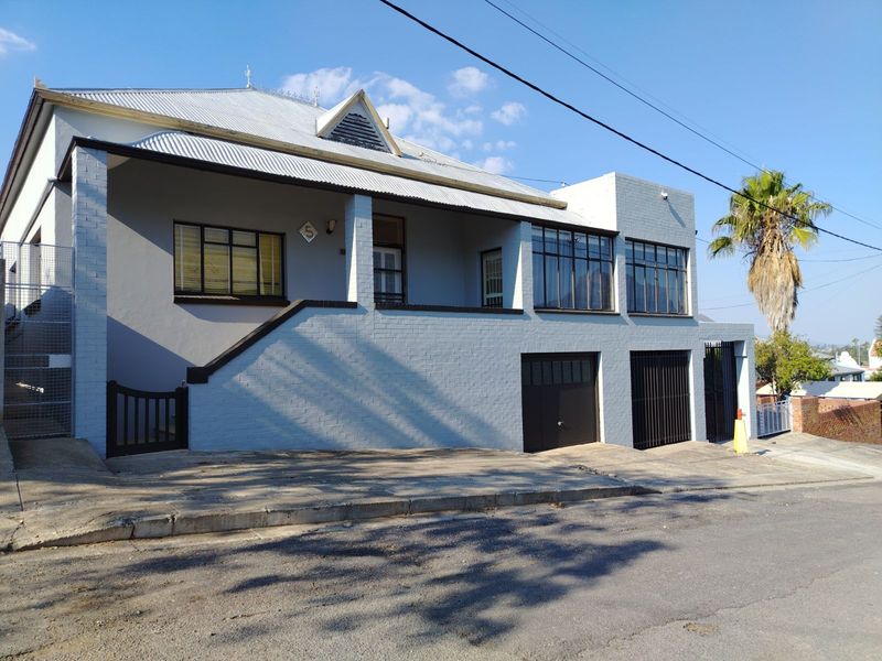 House For Sale in Graaff-Reinet Central - Photo 1
