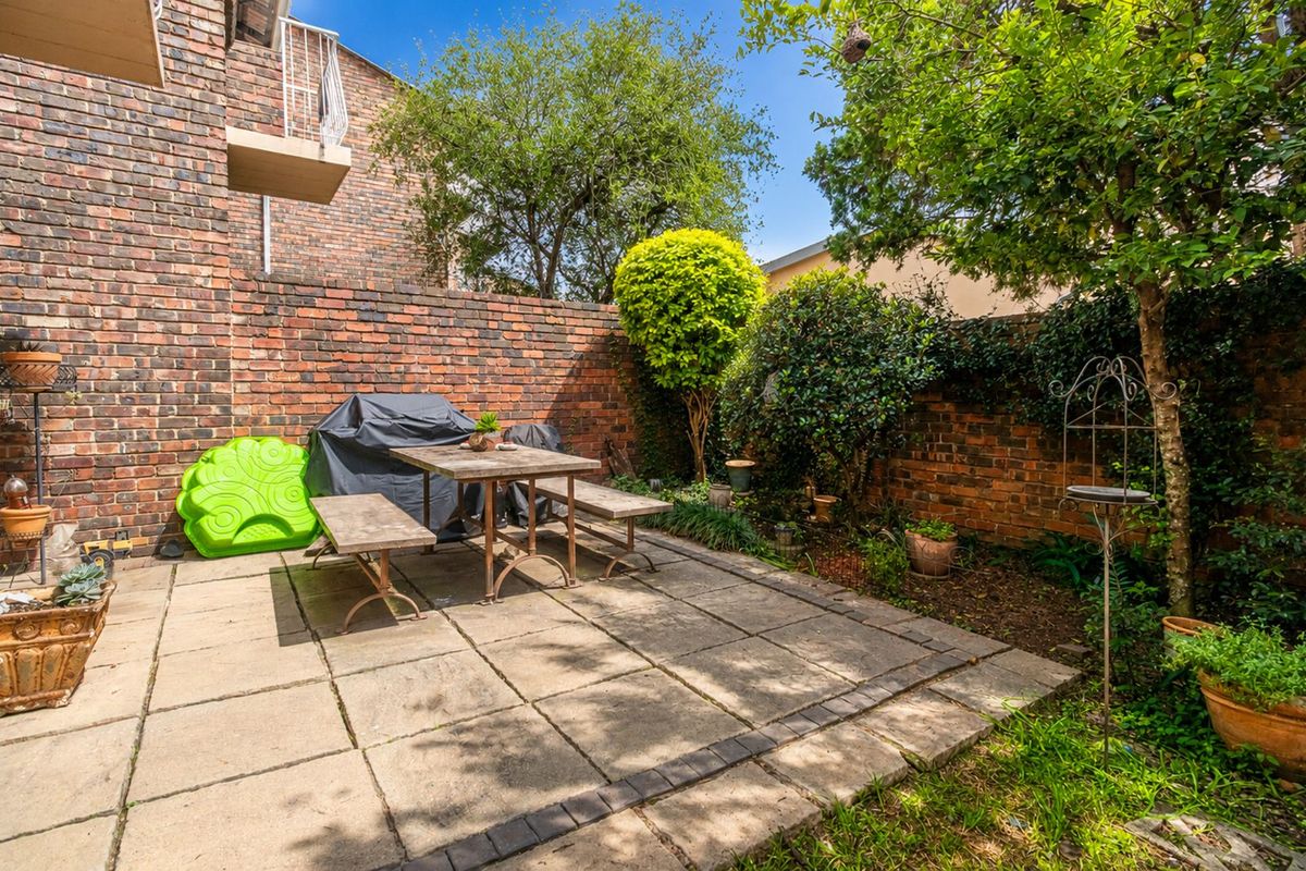 Townhouse For Sale in Randpark Ridge - Photo 4