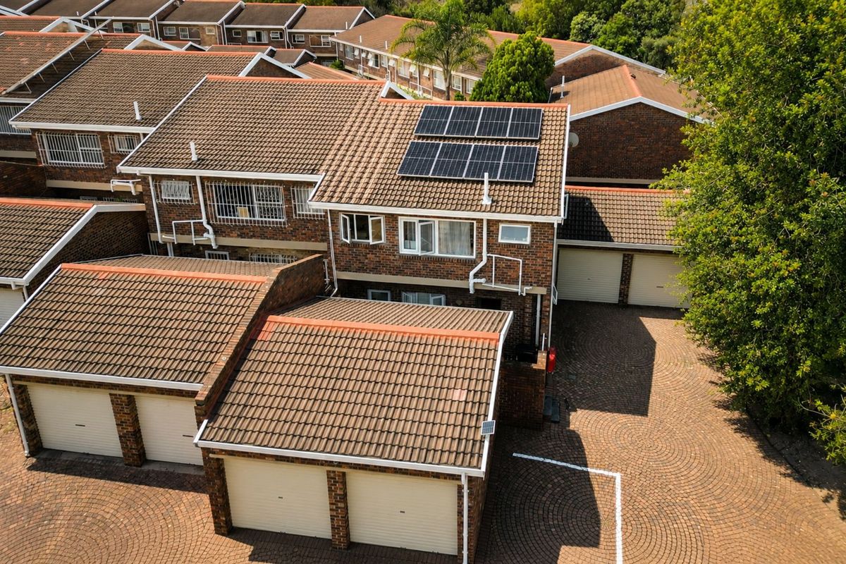 Townhouse For Sale in Randpark Ridge - Photo 2