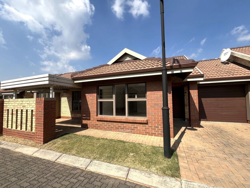 Townhouse For Sale in Equestria - Photo 2