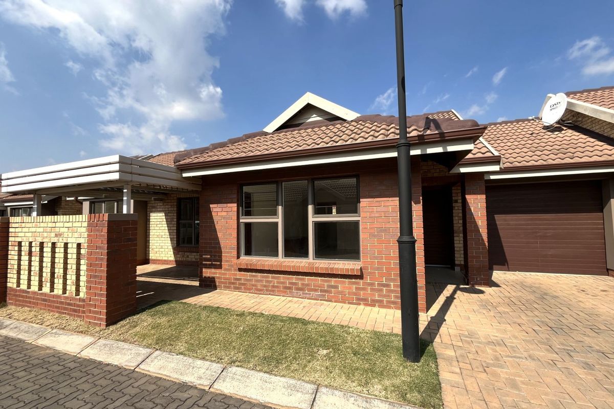 Townhouse For Sale in Equestria - Photo 2